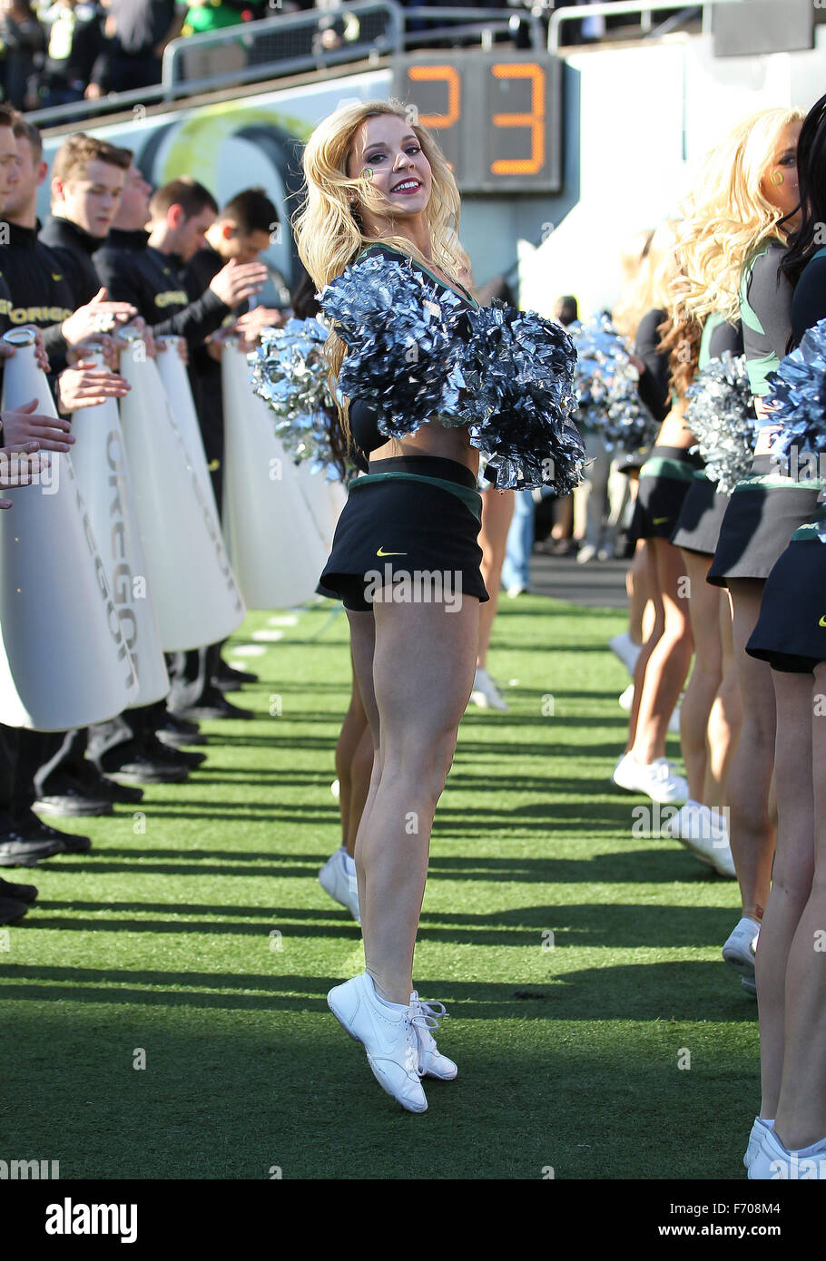 Autzen Stadium, Eugene, OR, USA. 21st Nov, 2015. An Oregon cheerleader entertains the crowd during the NCAA football game between the Ducks and the USC Trojans at Autzen Stadium, Eugene, OR. Larry C. Lawson/CSM/Alamy Live News Stock Photo
