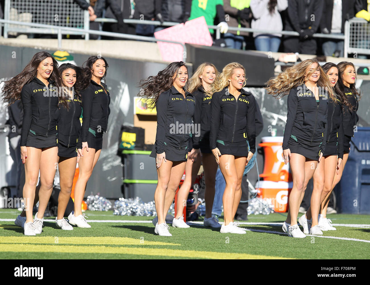 Autzen Stadium, Eugene, OR, USA. 21st Nov, 2015. The Oregon Cheerleaders entertain the crowd during the NCAA football game between the Ducks and the USC Trojans at Autzen Stadium, Eugene, OR. Larry C. Lawson/CSM/Alamy Live News Stock Photo