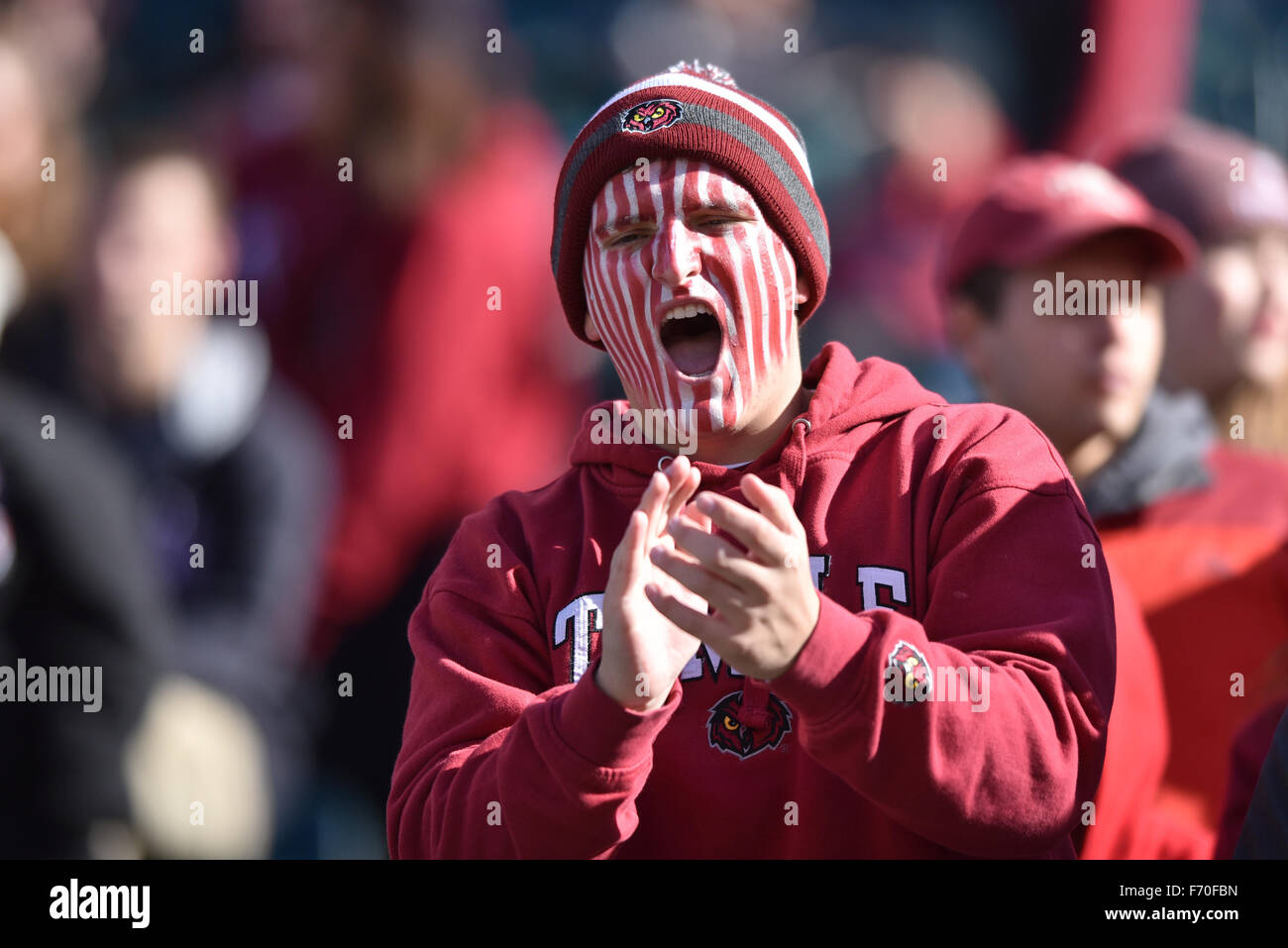 Philadelphia, Pennsylvania, USA. 21st Nov, 2015. A Tempe Owls fan cheers on his team during the American Athletic Conference football game at Lincoln Financial Field. The Owls beat the Tigers 31-12. © Ken Inness/ZUMA Wire/Alamy Live News Stock Photo