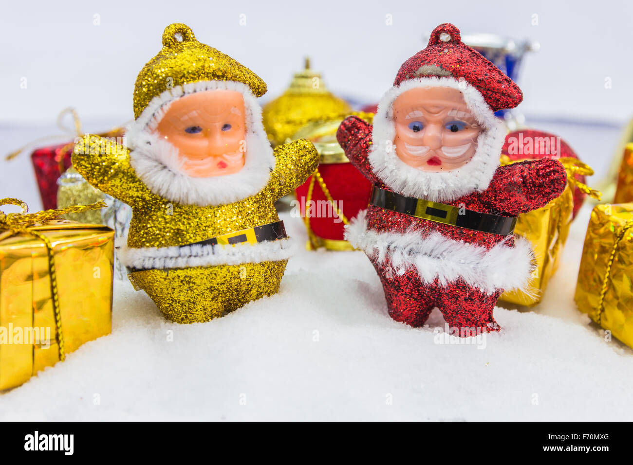 Golden gift box hi-res stock photography and images - Alamy