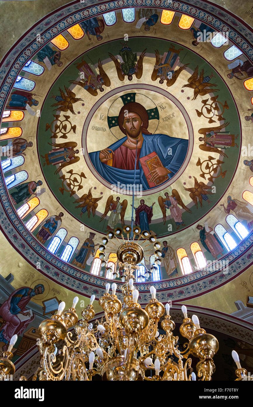 santorini-interior-of-greek-orthodox-cathedral-at-fira-ceiling-painting-F70T8Y.jpg