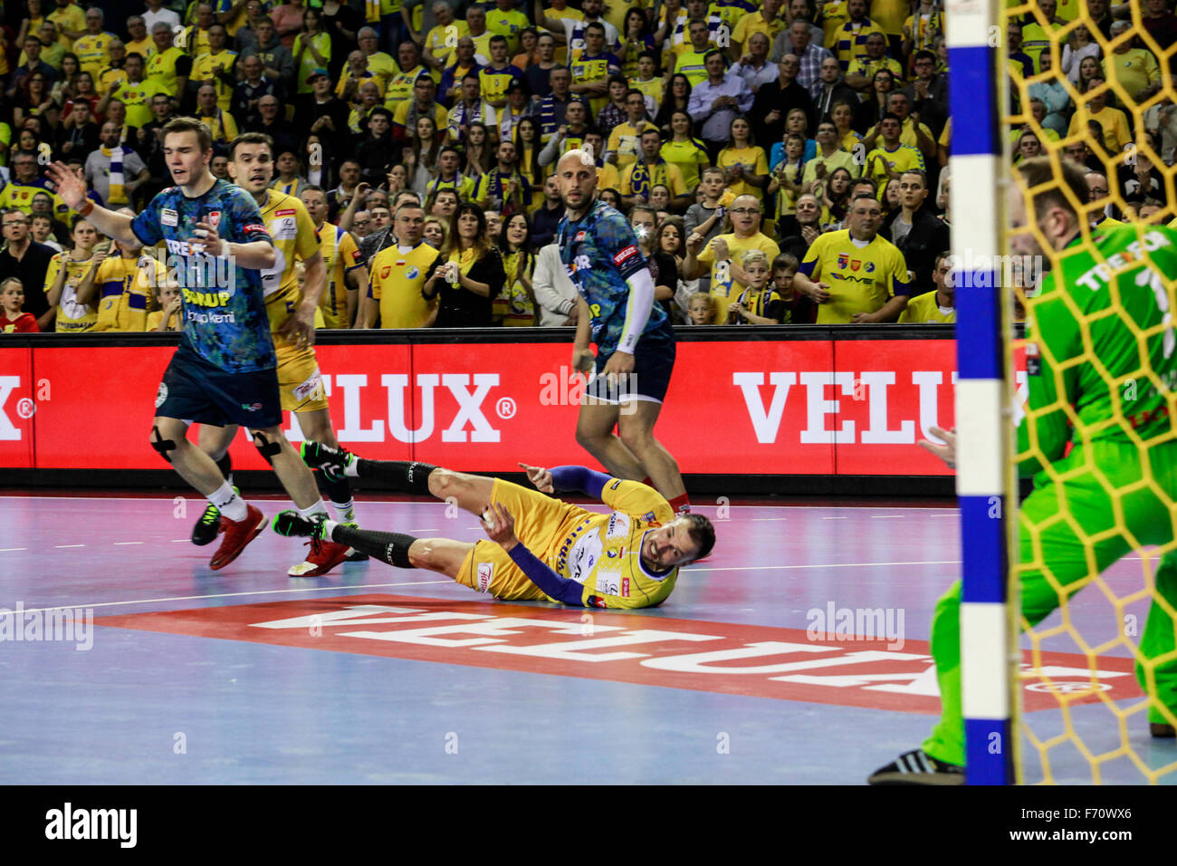 Kielce, Poland. 22nd Nov, 2015. Chempions League, Vive Tauron Kielce, Poland vs KIF Kolding Kobenhavn, Denmark. B Group. Poland wins 33:31, plays in at home. Credit:  Dominika Zarzycka/Alamy Live News Stock Photo