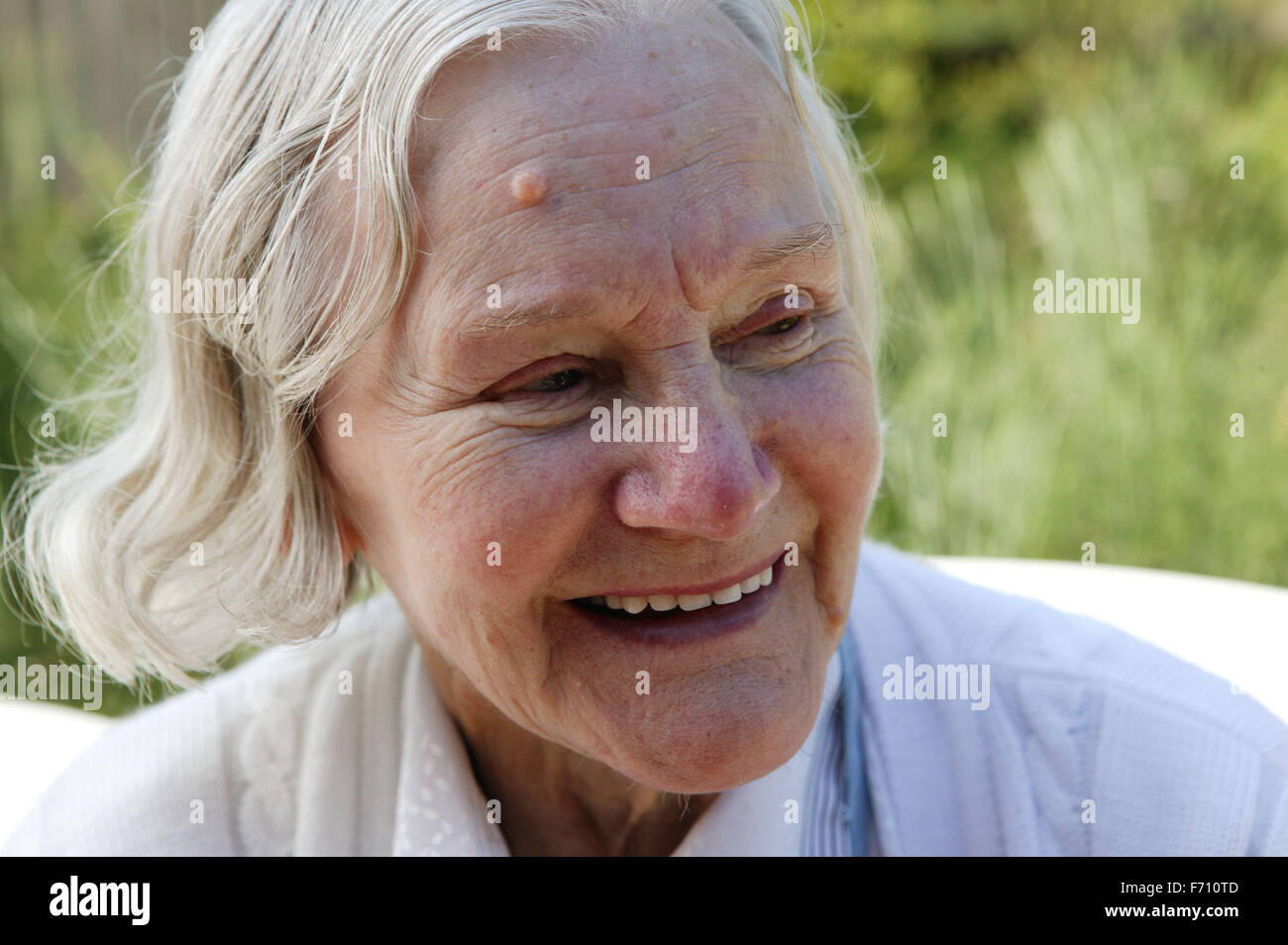 Elderly lady hi-res stock photography and images - Alamy