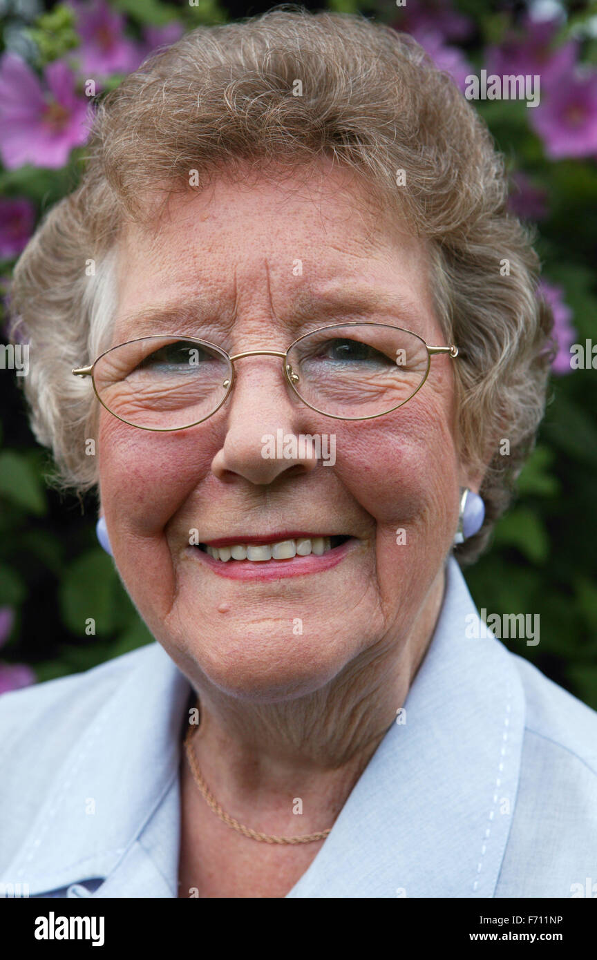 Portrait of a woman smiling Stock Photo - Alamy