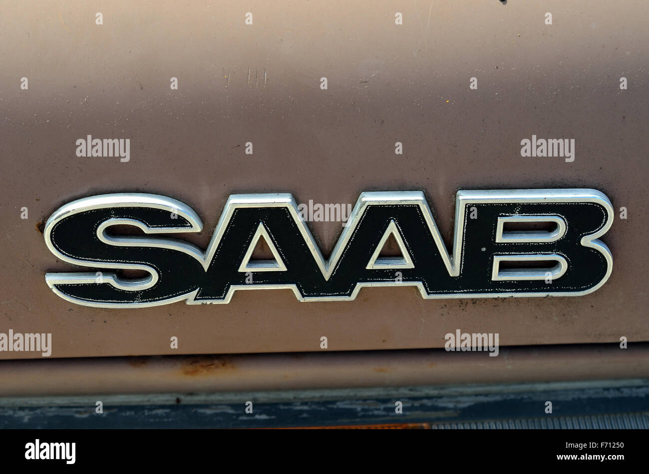 Saab logo old hi-res stock photography and images - Alamy