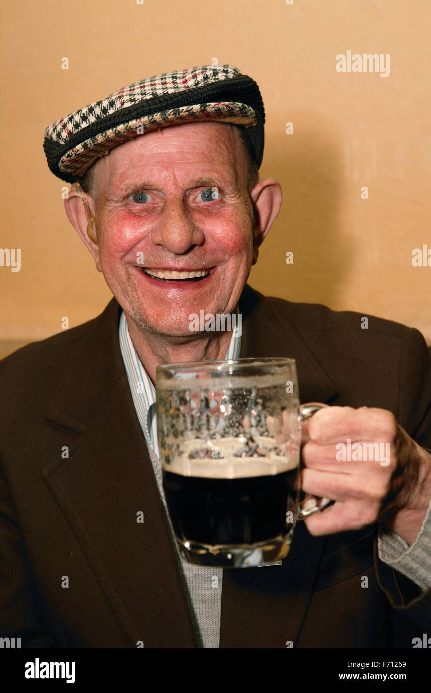 Old man drinking pint beer hi-res stock photography and images - Alamy