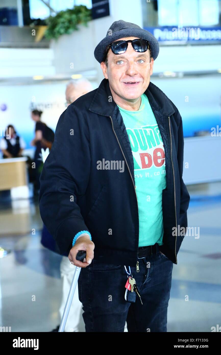 Tom Sizemore seen smoking a cigarette while making his way through Los  Angeles International Airport (LAX) Featuring: Tom Sizemore Where: Los  Angeles, California, United States When: 20 Oct 2015 Stock Photo - Alamy