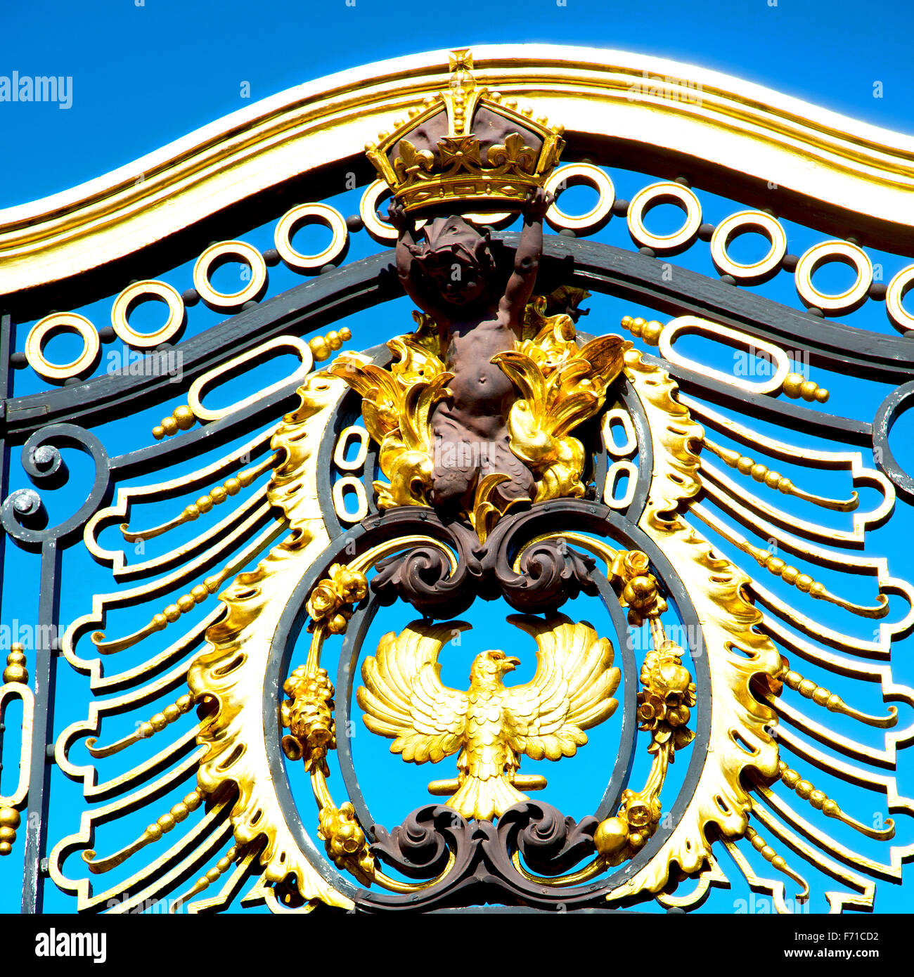 in london england the old metal gate royal palace Stock Photo - Alamy