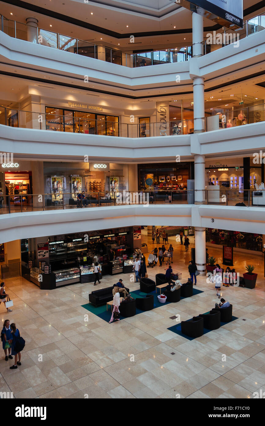 Shopping mall interior usa hi-res stock photography and images - Alamy