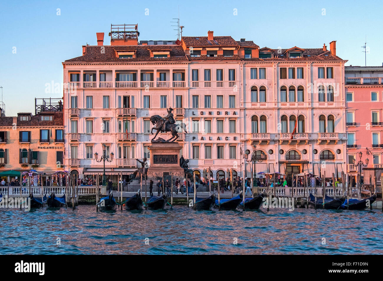 Monumento nazionale a vittoria emanuele ll hires stock photography and images Alamy