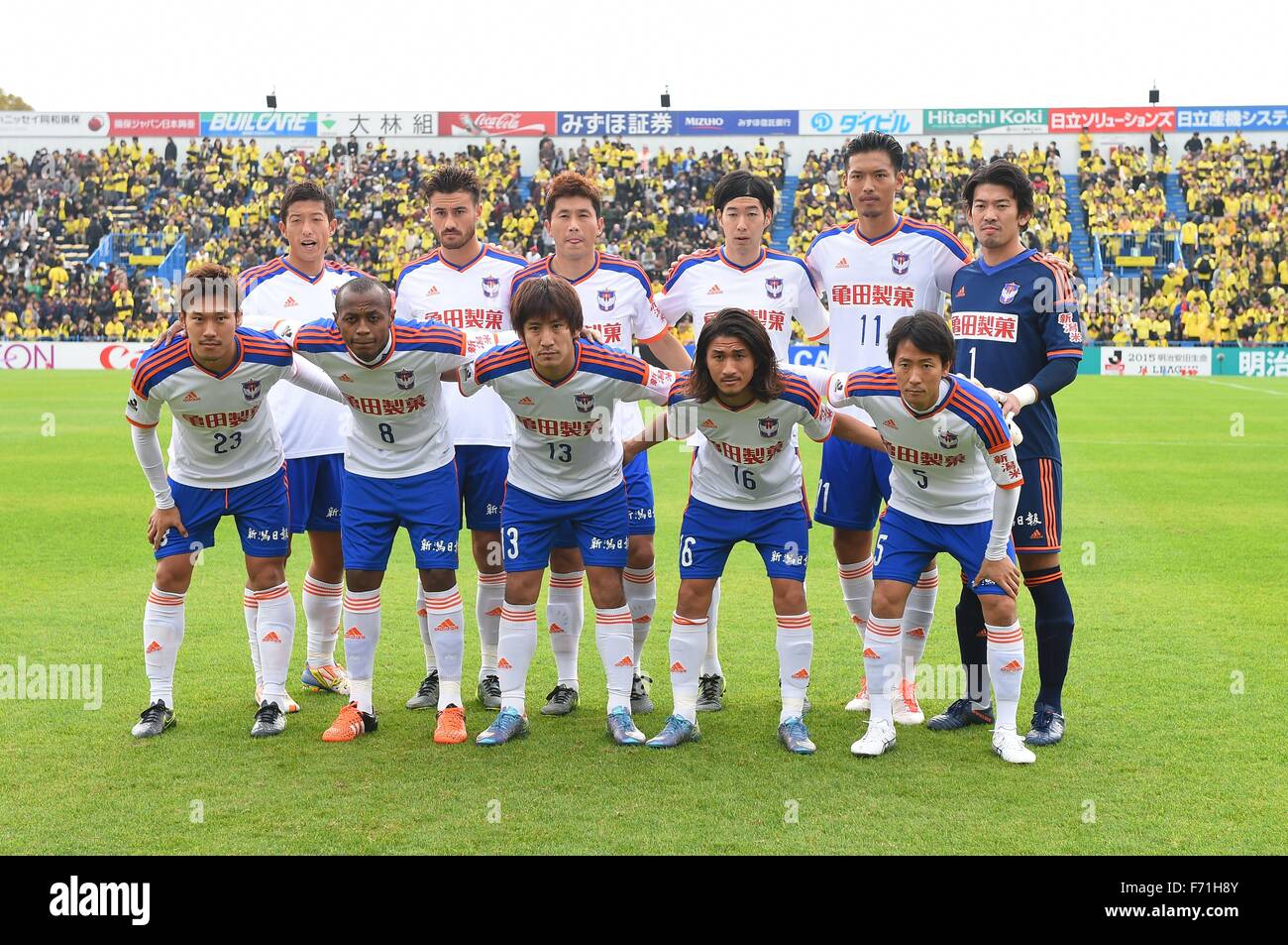 Albirex Niigata team group line-up, NOVEMBER 22, 2015 - Football / Soccer : 2015 J1 League 2nd stage match between Kashiwa Reysol 1-1 Albirex Niigata at Kashiwa Hitachi Stadium, in Chiba, Japan. (Photo by AFLO) Stock Photo