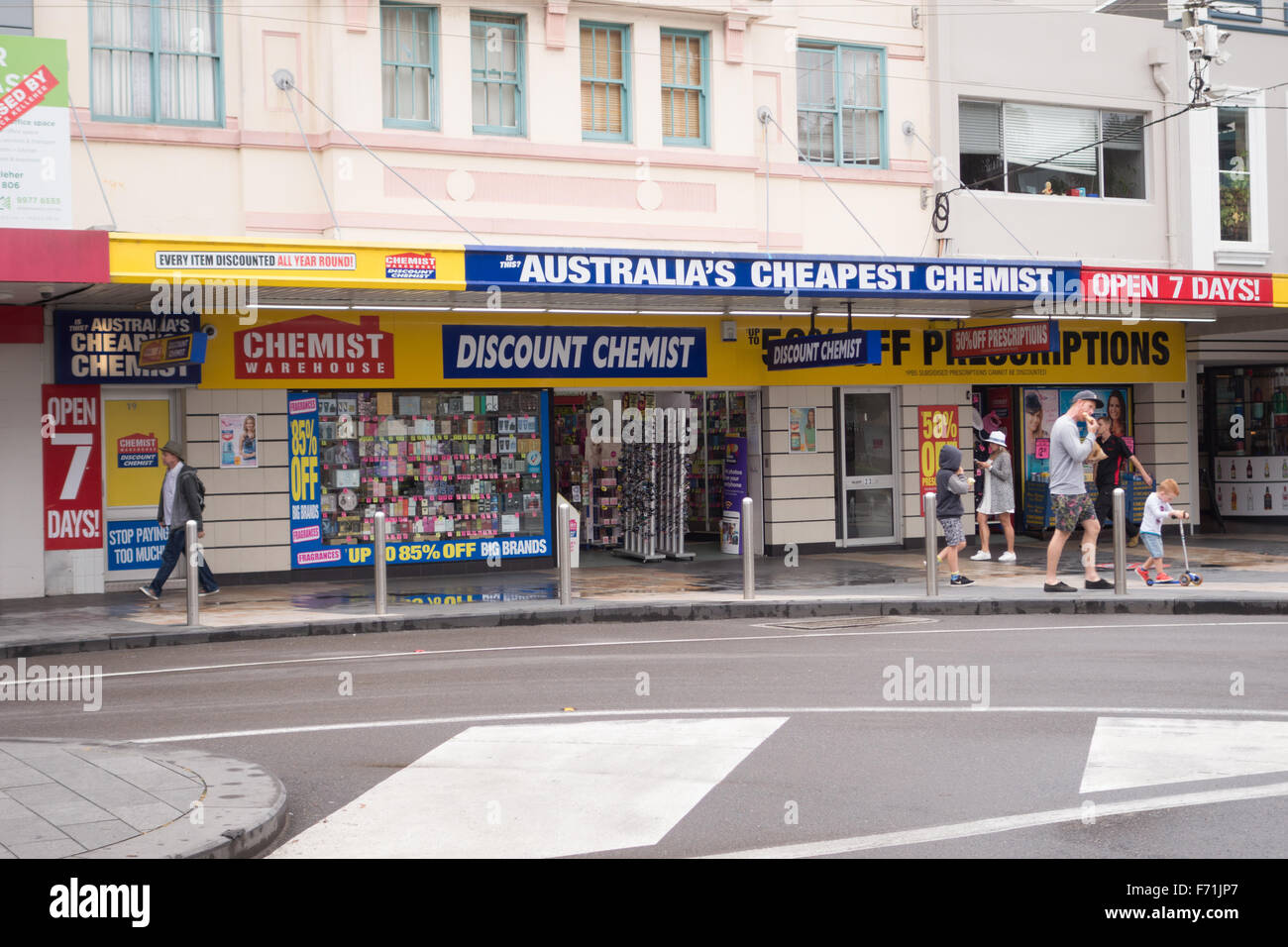 Discount chemist hires stock photography and images Alamy