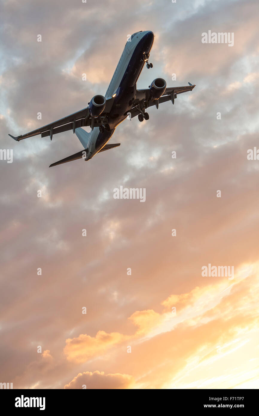 Airplane taking off sunrise hi-res stock photography and images - Alamy