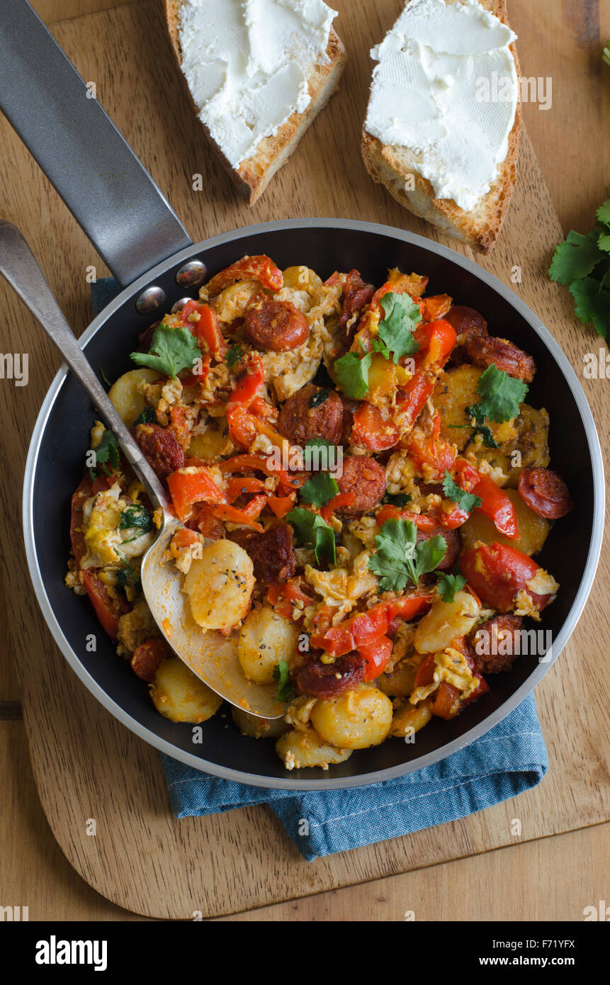 Scrambled eggs roasted potatoes hi-res stock photography and images - Alamy