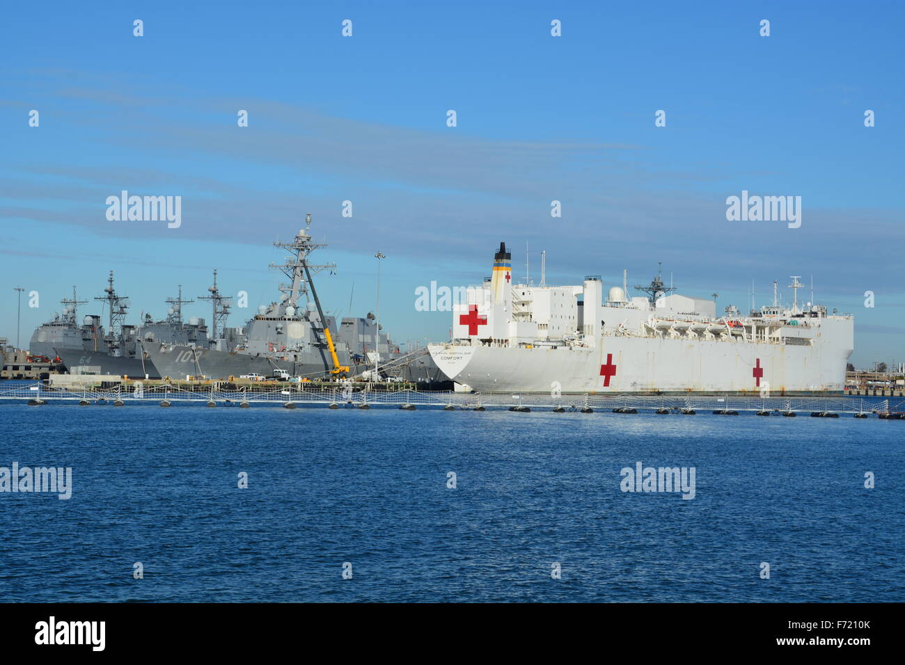 US Navy ships DDG-103 USS Truxtun and T-AH-20 USNS Comfort between deployments in 2015 at the Norfolk Naval ship yard Stock Photo
