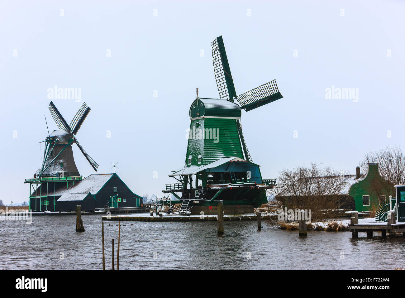 zaanse-schans-in-winter-in-zaandijk-north-holland-netherlands-stock