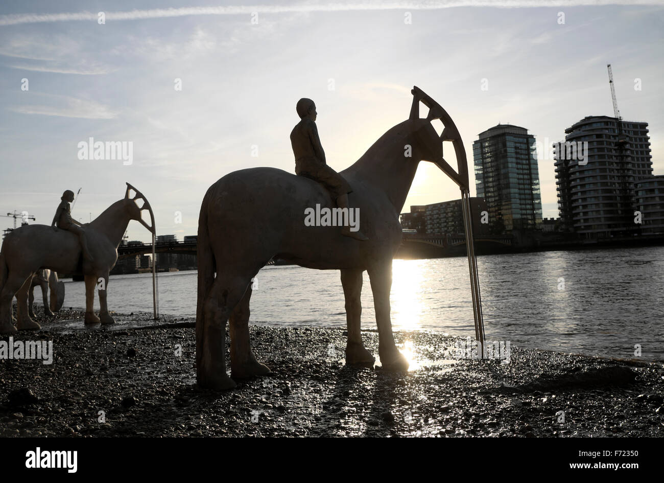 British artist Jason deCaires Taylor horses sculpture 'The Rising Tide'  at low tide on  the Rver Thames London UK 2015   KATHY DEWITT Stock Photo