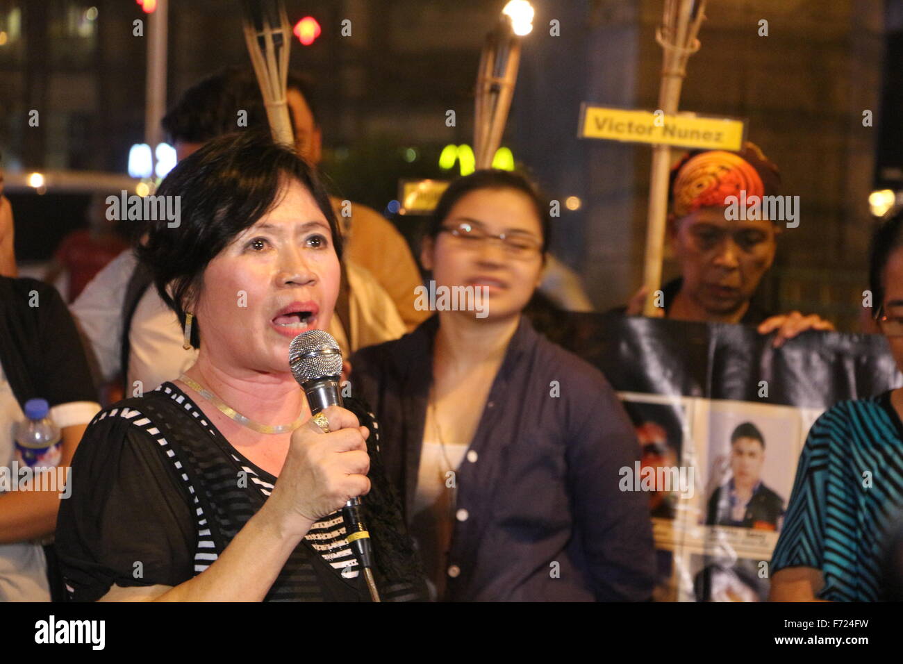 Mendiola, Manila City, Philippines. 23rd November, 2015.  Mrs. Ramoneta Salaysay (widow of Napoleon Salaysay, reporter killed in Maguindanao Massacre) calling for the justice of her husband during the commemoration of 6th Anniversary of Ampatuan Massacre in Mendiola Manila. The 6th Anniversary of Ampatuan Massacre and it result of the death of 32 media practitioners of 59 victims who are committed by Ampatuan political clan in Maguindanao. Credit:  PACIFIC PRESS/Alamy Live News Stock Photo