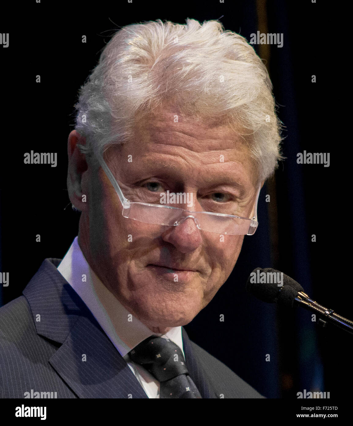 Lawrence, Kansas. 23rd Nov, 2015. Former President William Jefferson Clinton is awarded the Robert J. Dole Institute of Politics Leadership Prize. President Clinton is honored with the award for his legacy of bipartisanship and economic expansion while serving as the nations 42nd president. Credit: Credit:  mark reinstein/Alamy Live News Stock Photo