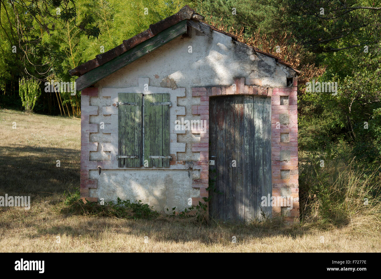 Shady shack hi-res stock photography and images - Alamy