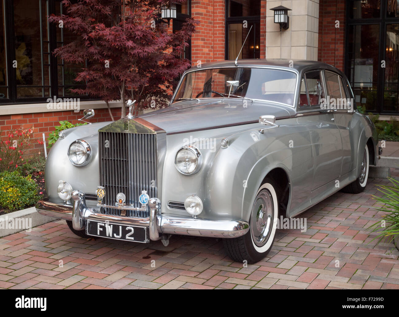 A 1959 Rolls-Royce Silver Cloud II parked outside of the Oak Bay Beach  Hotel in Oak Bay, Victoria, British Columbia, Canada Stock Photo - Alamy