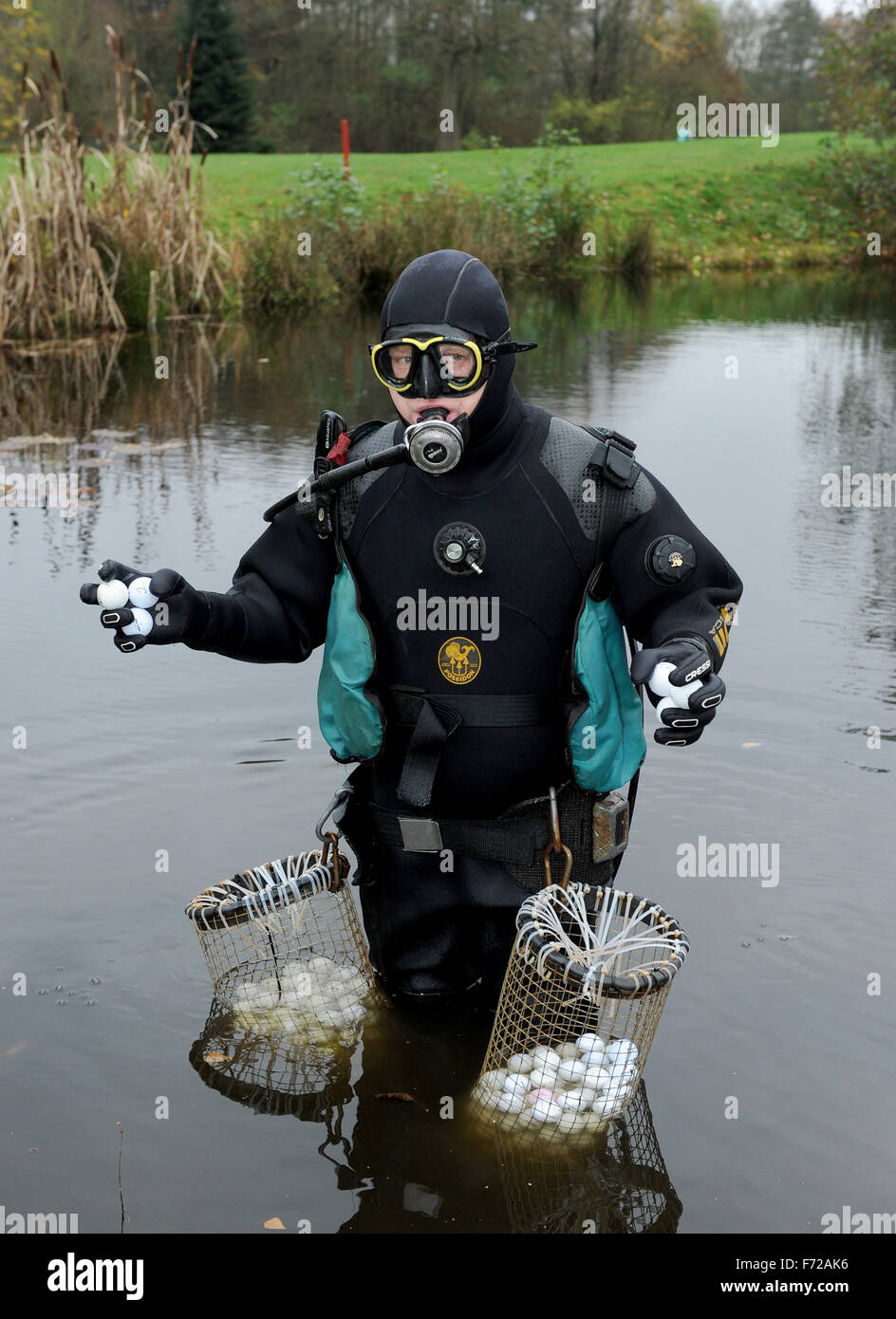Bremen, Germany. 10th Nov, 2015. Golf ball diver Ralf Oestmann holds