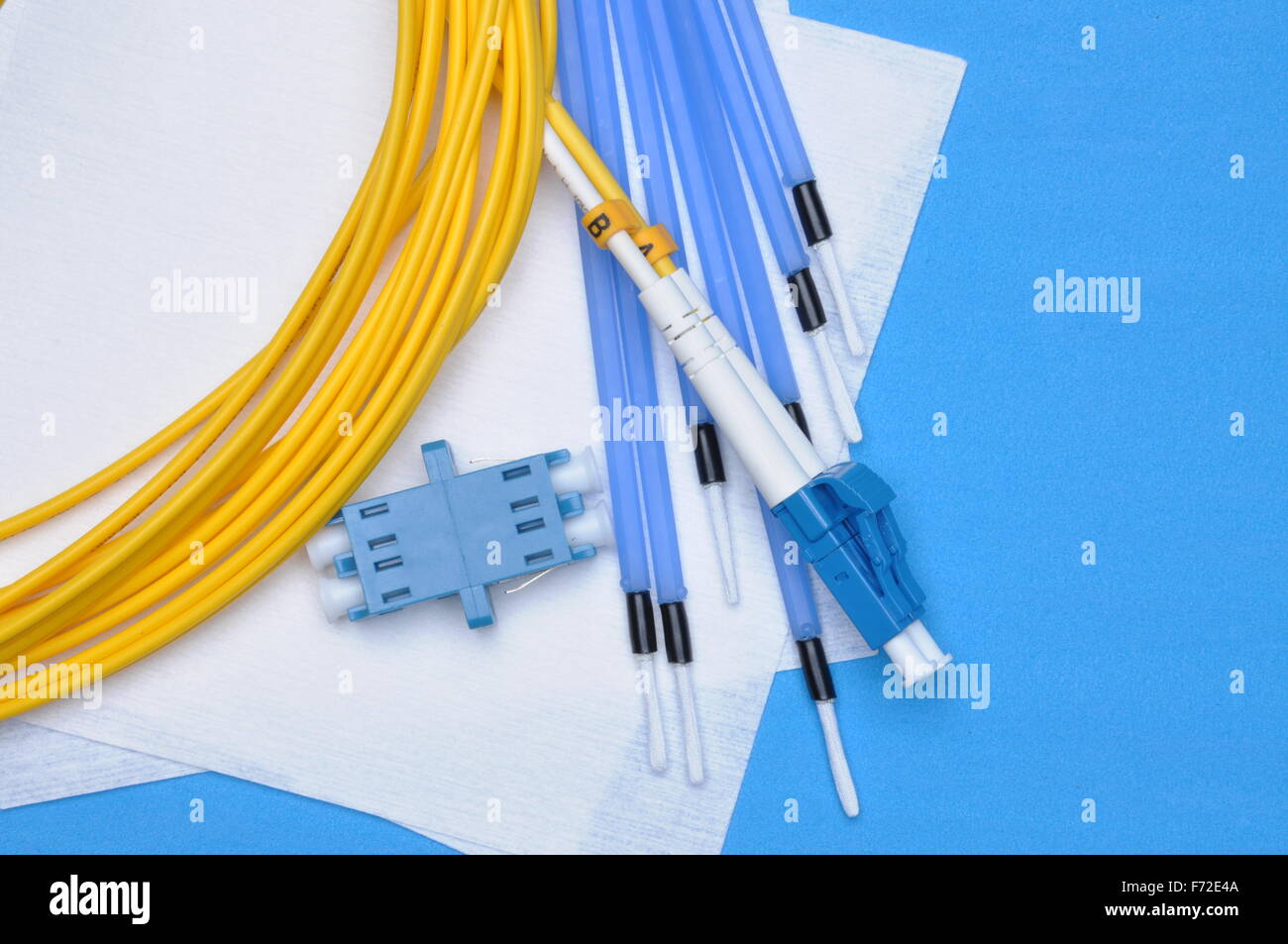 Tools, cleaning kit for optic connectors and patch cords cables Stock