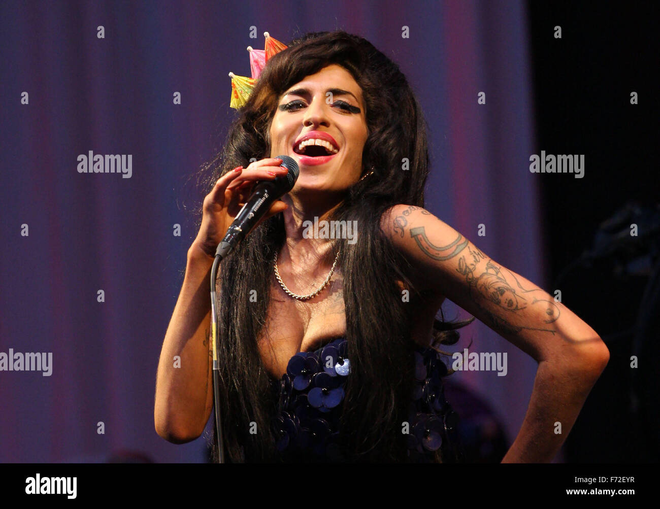 Amy winehouse back to black hi-res stock photography and images - Alamy