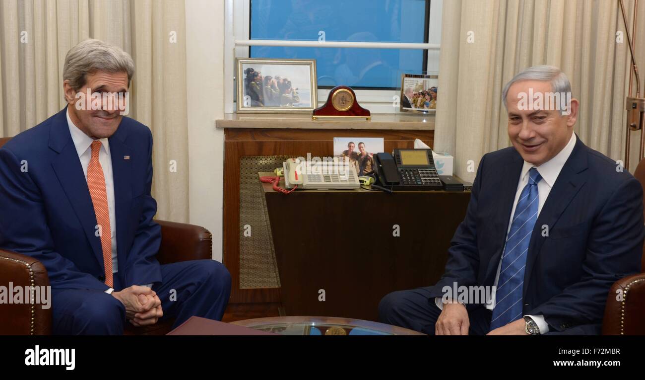 Jerusalem. 24th Nov, 2015. Israeli Prime Minister Benjamin Netanyahu (R) meets with visiting U.S. Secretary of State John Kerry in Jerusalem, on Nov. 24, 2015. Kerry arrived here on Tuesday morning to pay a visit to Israel and the West Bank in hopes of curtailing the two-month long wave of violence. Credit:  GPO/Amos Ben Gershom/Xinhua/Alamy Live News Stock Photo