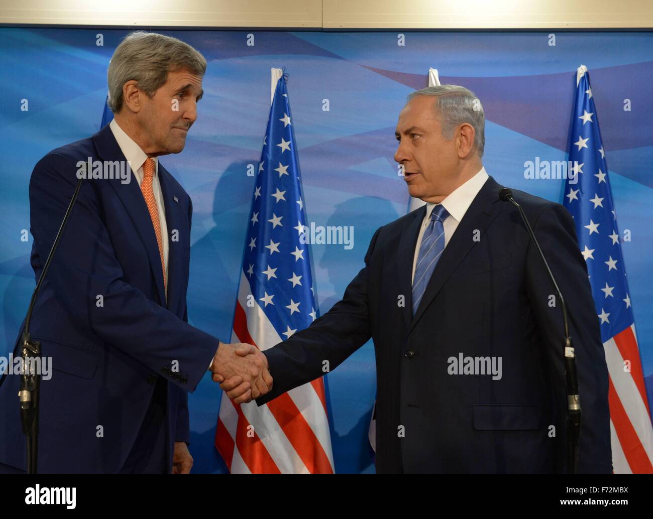 Jerusalem. 24th Nov, 2015. Israeli Prime Minister Benjamin Netanyahu (R) shakes hands with visiting U.S. Secretary of State John Kerry in Jerusalem, on Nov. 24, 2015. Kerry arrived here on Tuesday morning to pay a visit to Israel and the West Bank in hopes of curtailing the two-month long wave of violence. Credit:  GPO/Amos Ben Gershom/Xinhua/Alamy Live News Stock Photo