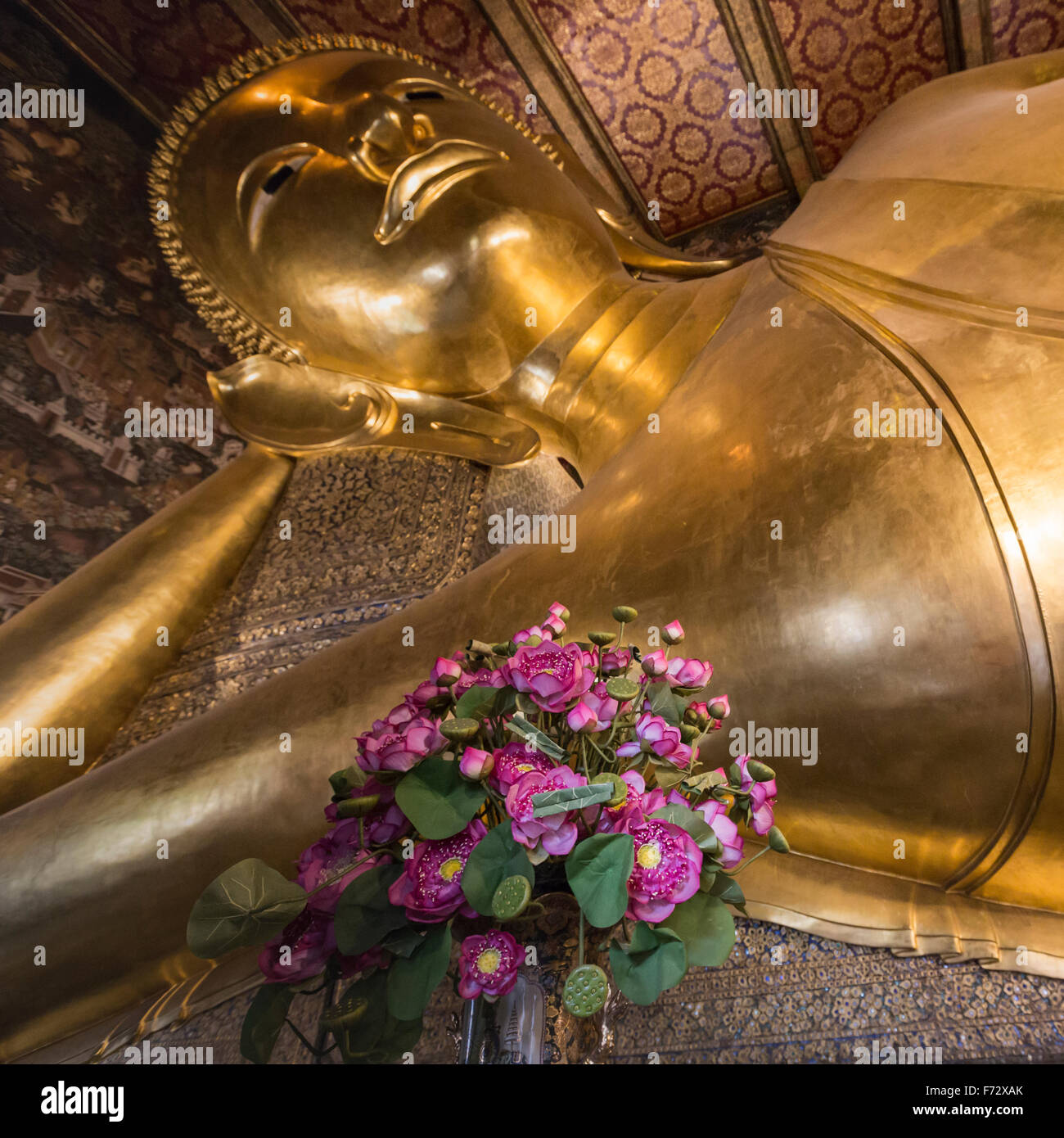 Reclining Buddha gold statue ,Wat Pho, Bangkok, Thailand Stock Photo ...