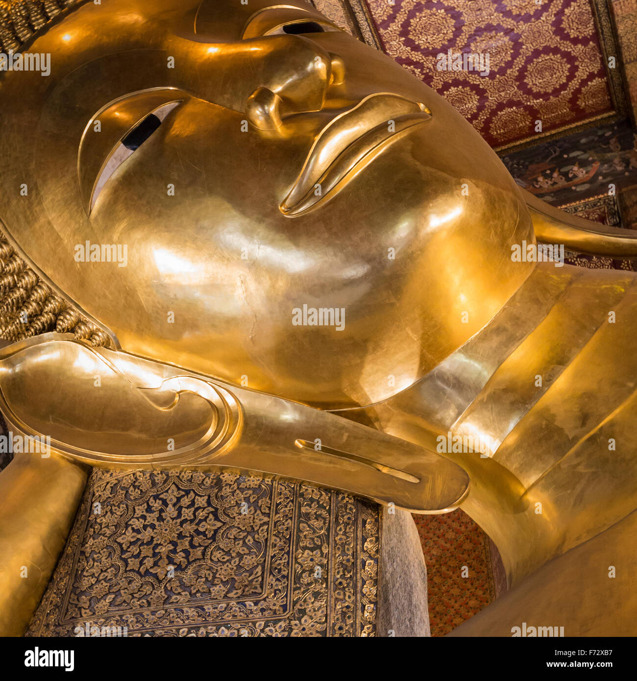 Reclining Buddha gold statue ,Wat Pho, Bangkok, Thailand Stock Photo ...