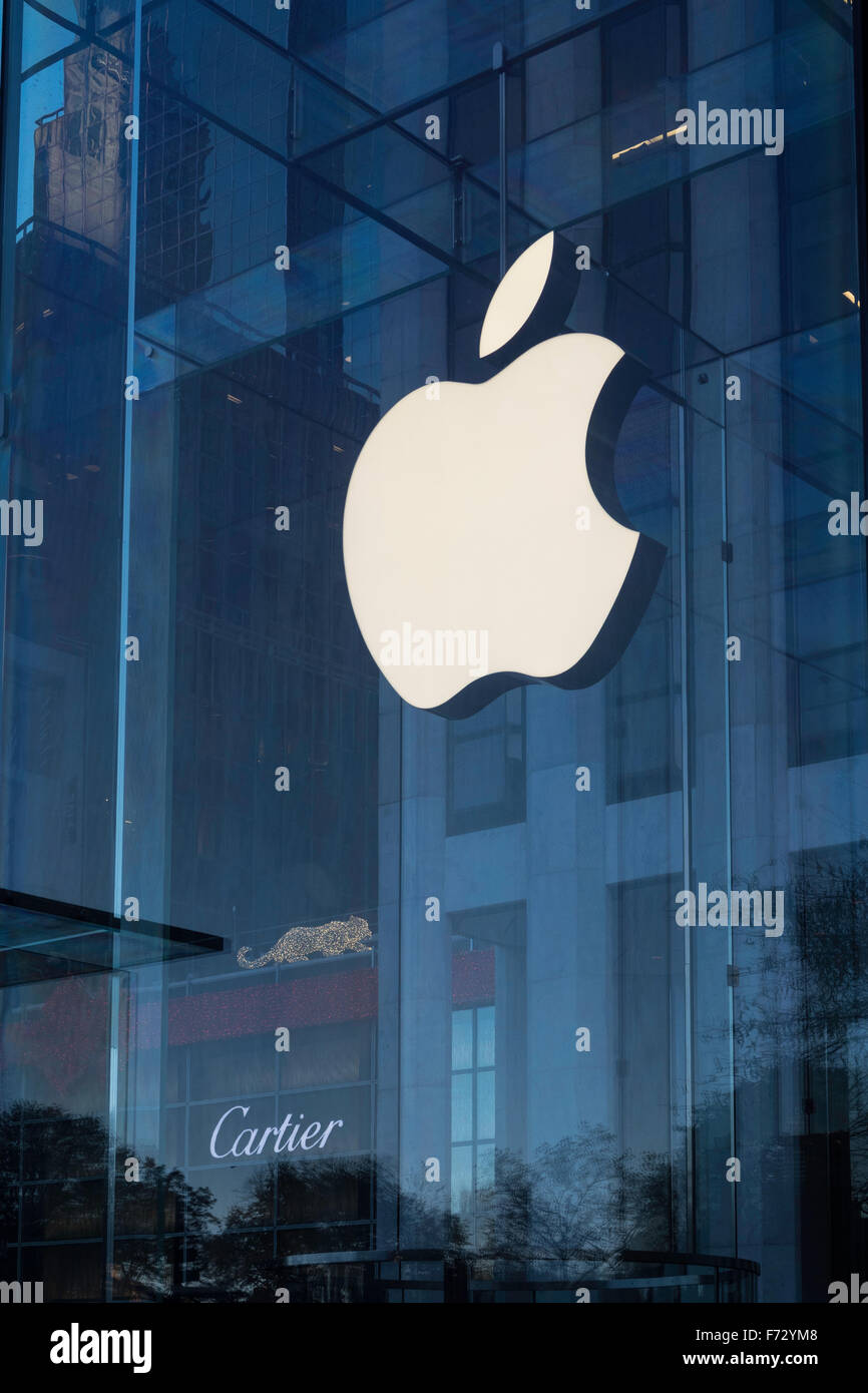 Apple Computer Store at NIght, Fifth Avenue, NYC Stock Photo Alamy