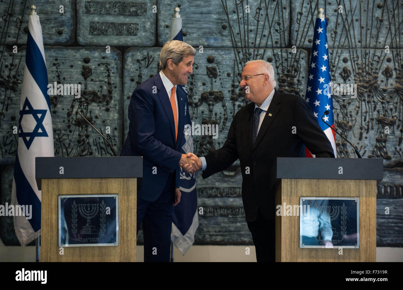Jerusalem. 24th Nov, 2015. Israeli President Reuven Rivlin (R) shakes hands with visiting U.S. Secretary of State John Kerry during a press conference at the President's Residence in Jerusalem, on Nov. 24, 2015. Kerry arrived here on Tuesday morning to pay a one-day visit to Israel and the West Bank in hopes of curtailing the two-month long wave of violence. Credit:  Li Rui/Xinhua/Alamy Live News Stock Photo