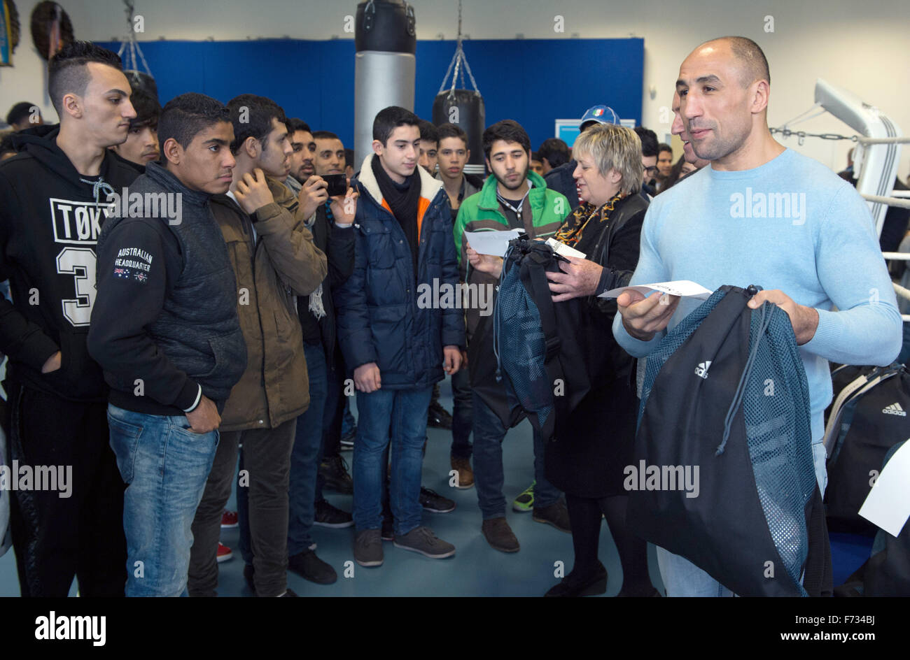 Boxing world champion Arthur Abraham (R) and Kordula Kovac, member of the German federal parliament, arrive to a training session with underaged refugees at the Max Schmeling Gymnasium in Berlin, Germany, 24 November 2015. The event featuring unaccompanied refugees was organised by Team Sauerland, sporting goods manufacturer Adidas, the German Confederation of Skilled Crafts and German political party CDU. Photo: SOEREN STACHE/dpa Stock Photo