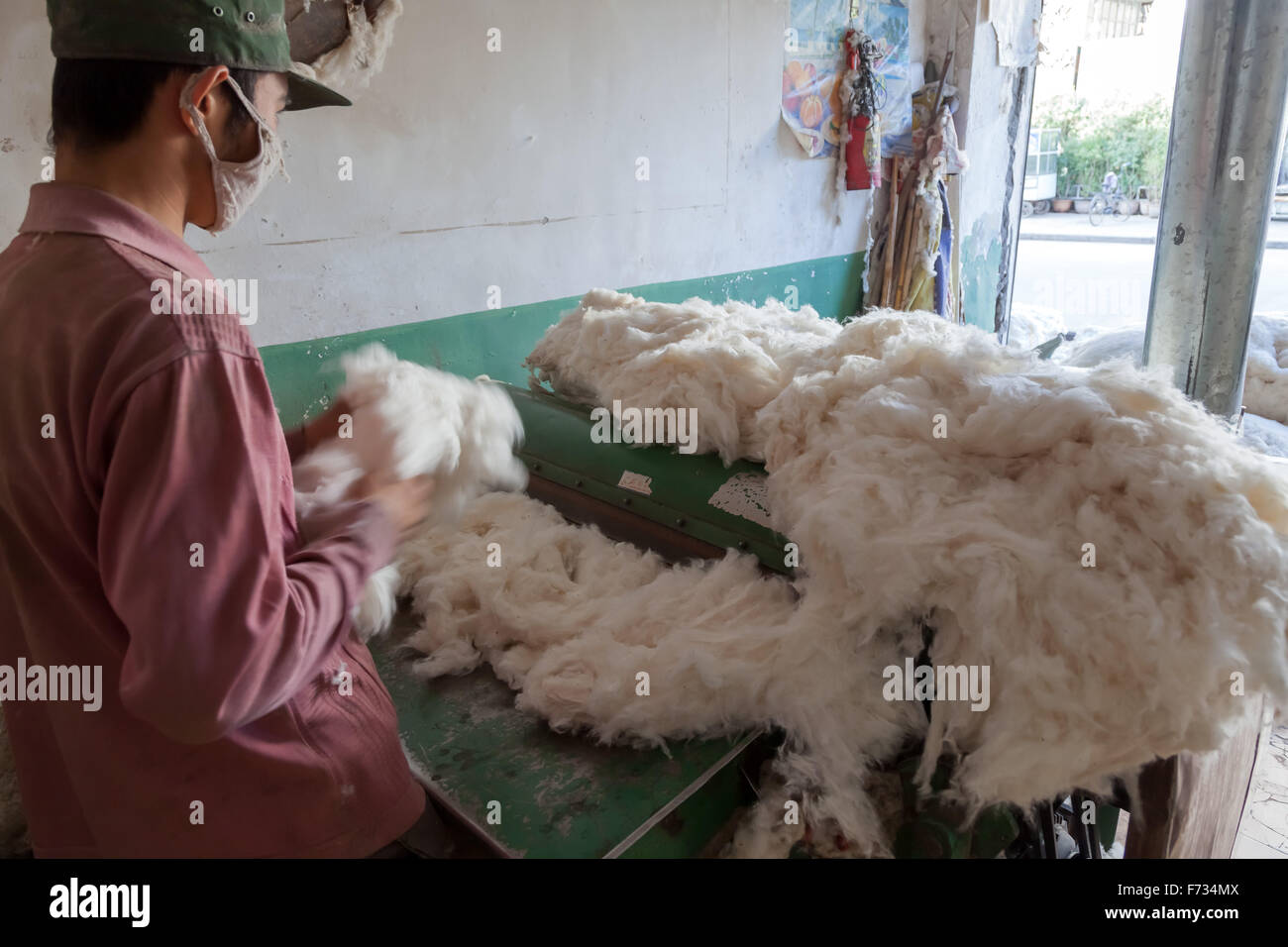 Cotton processing, Kashgar Old Town, Xinjiang Uighur Autonomous Region, China. Stock Photo