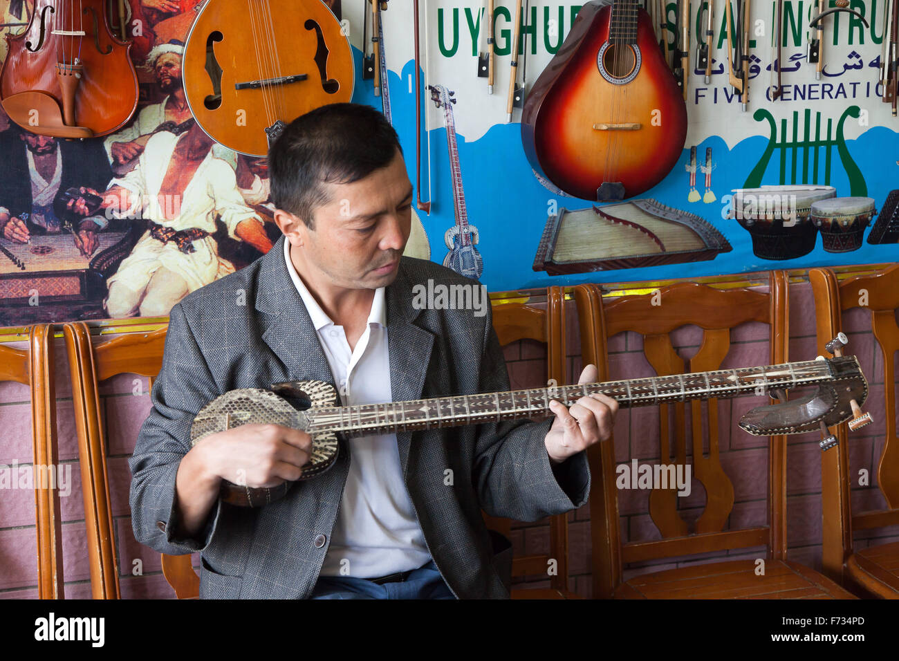 Music instrument workshop, Kashgar Old Town, Xinjiang Uighur Autonomous  Region, China Stock Photo - Alamy