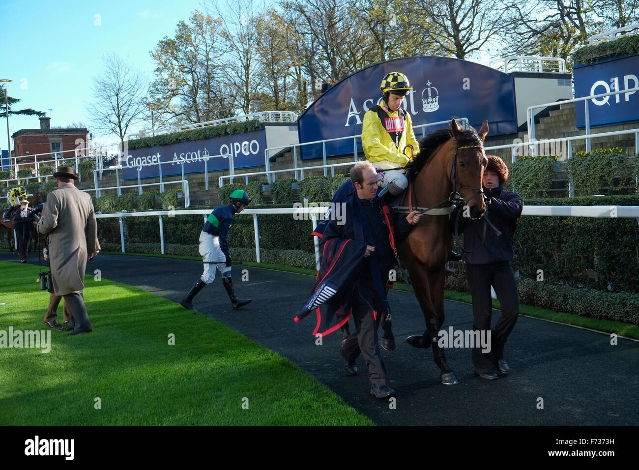 Race day at ascot hires stock photography and images Alamy