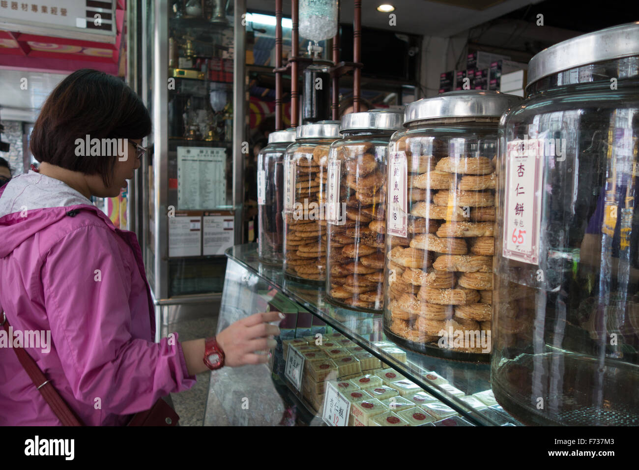 woman buying biscuit taipei Stock Photo