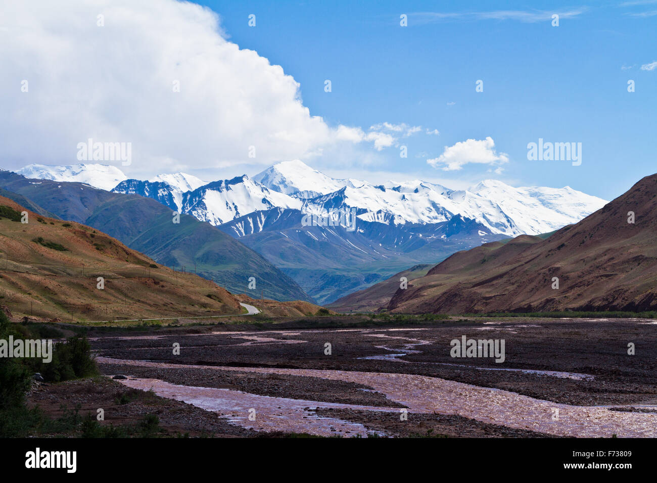 Spectacular panorama of the Pamirs in Tajikistan viewed from Kyrgyzstan on the way towards Sary-Tash. - Stock Image