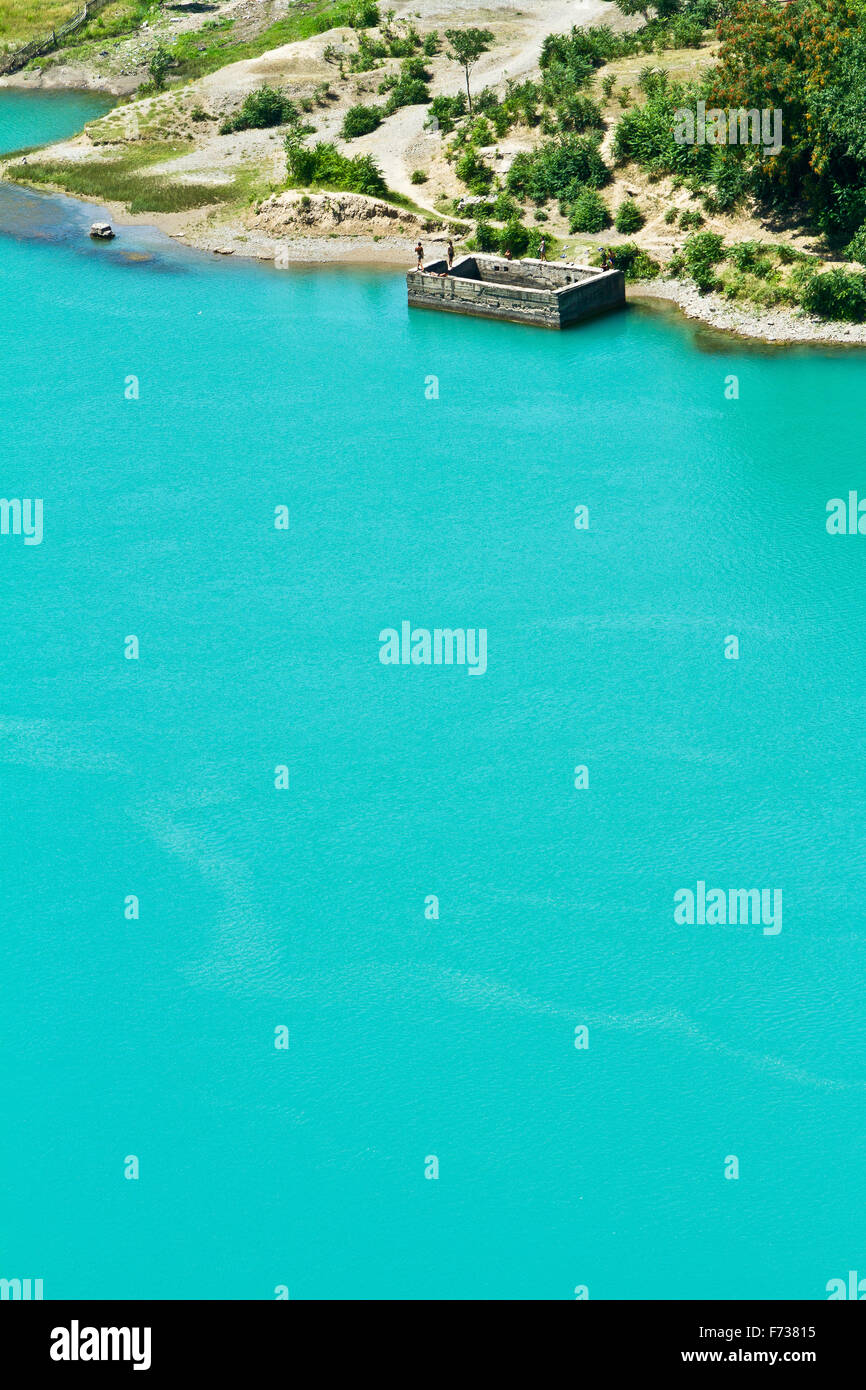 Naryn River flowing towards Toktogul reservoir in Kyrgyzstan is taking its spectacular crystal blue waters from - Stock Image