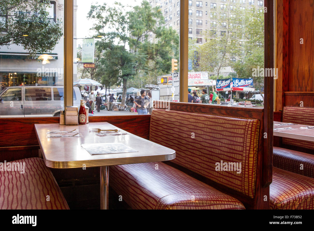 CLASSIC 50S RETRO DINER BOOTHS, Restaurant Booths, Floor Mount Stools