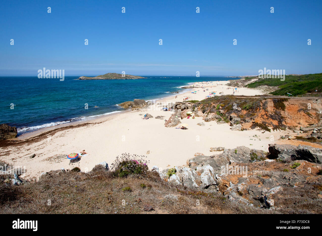 praia-da-ilha-do-pessegueiro-porto-covo-alentejo-portugal-stock
