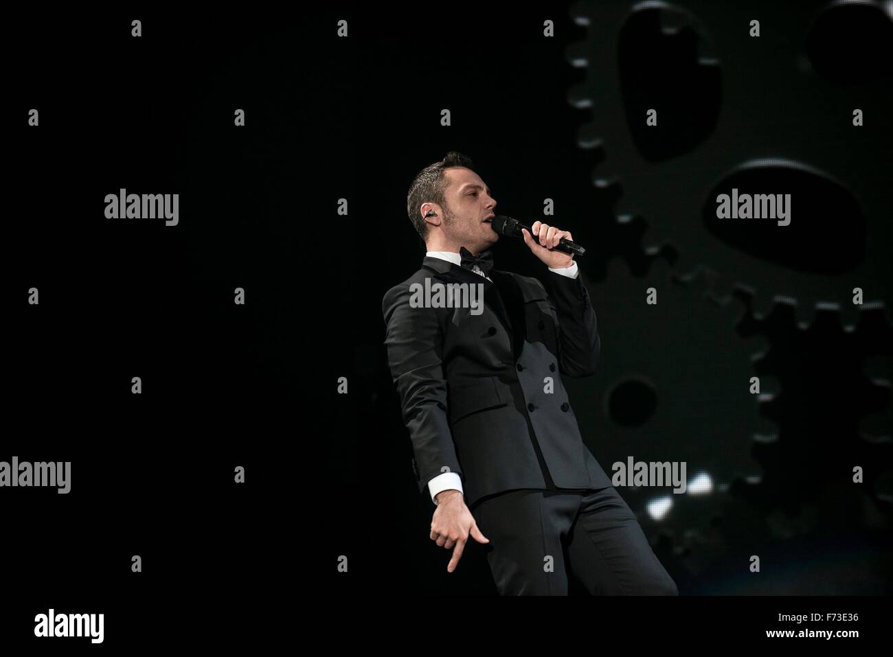 Tiziano ferro live hi-res stock photography and images - Alamy