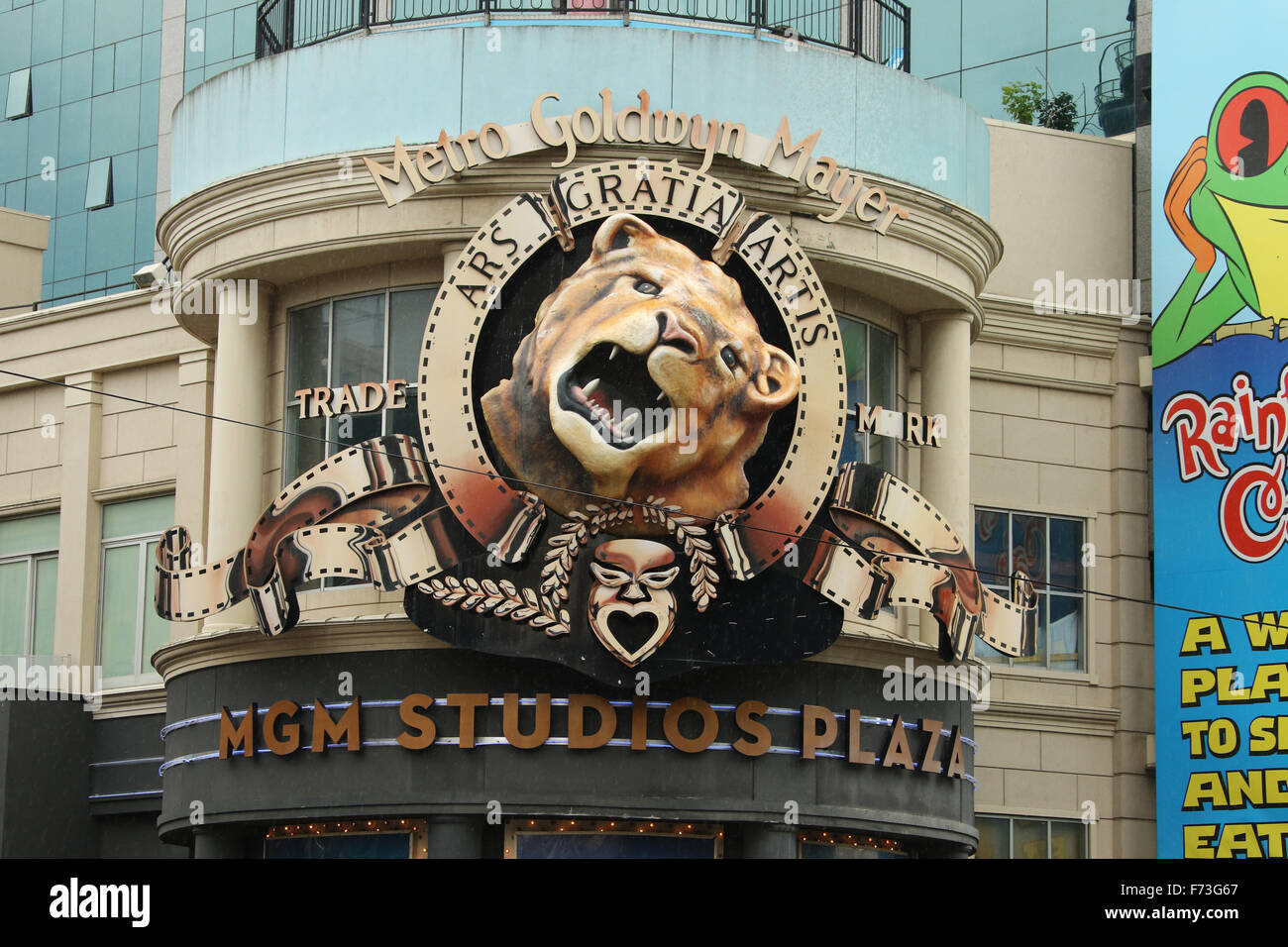 Metro Goldwyn Mayer. MGM Studios Plaza. Leo the Lion mascot. Clifton Hill tourist area, Niagara Falls, Ontario, Canada Stock Photo
