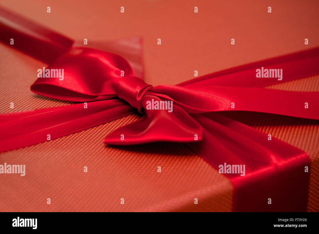 Red ribbon cross bow packaging hi-res stock photography and images - Alamy