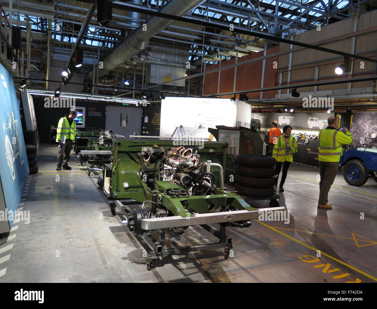 Land rover hue 166 hi-res stock photography and images - Alamy