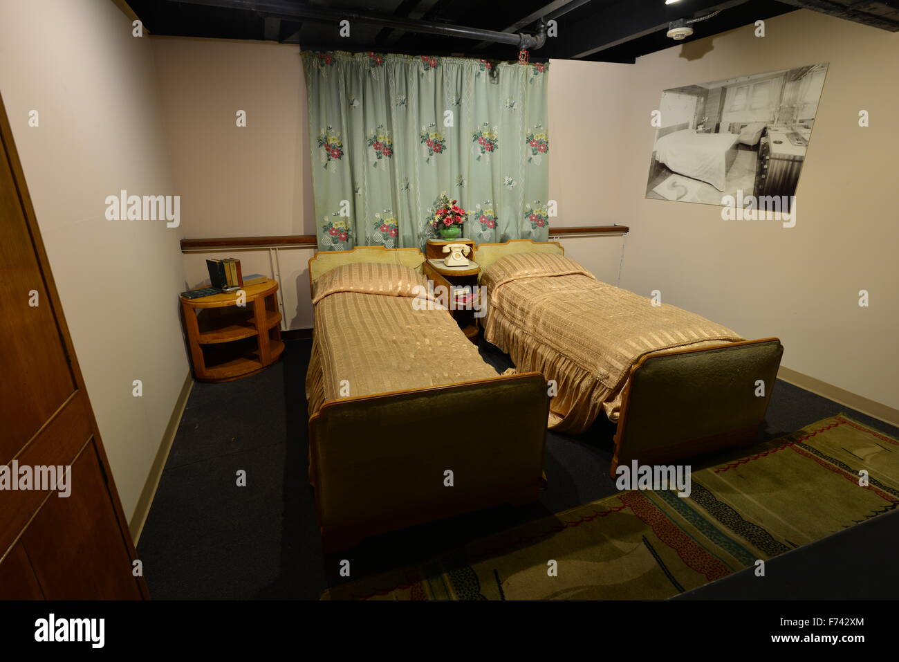 Museum rooms on the Queen Mary Stock Photo Alamy