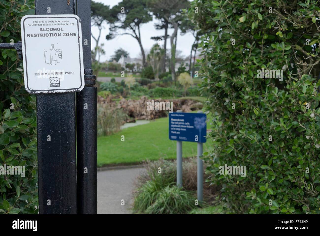 Alcohol restriction zone sign at entrance to a park in Falmouth, Cornwall Stock Photo