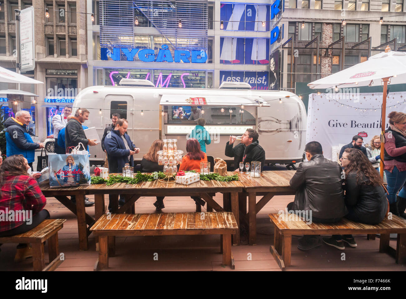 Stella Artois gives away free beer to those over 21 at their trailer in the Garment District Holiday Market on Sunday, November 22, 2015. The popular temporary food fair run by UrbanSpace, on Broadway in the Garment District, brings an assortment of restaurants providing an outdoor dining experience attracting hungry office workers, shoppers and tourists. (© Richard B. Levine) Stock Photo